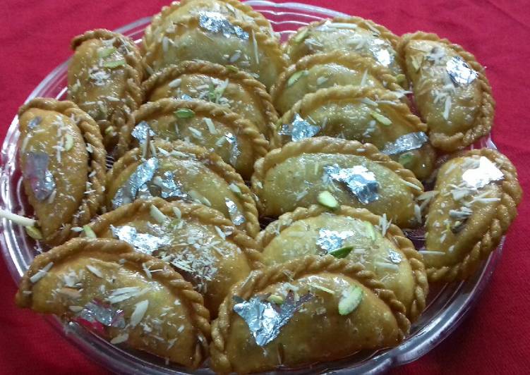 Step-by-Step Guide to Make Favorite Meethay Samosay (Gujiya)