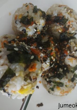 Foto resep Jumeok-bap (Nasi Kepal/ Bola Nasi Korea)