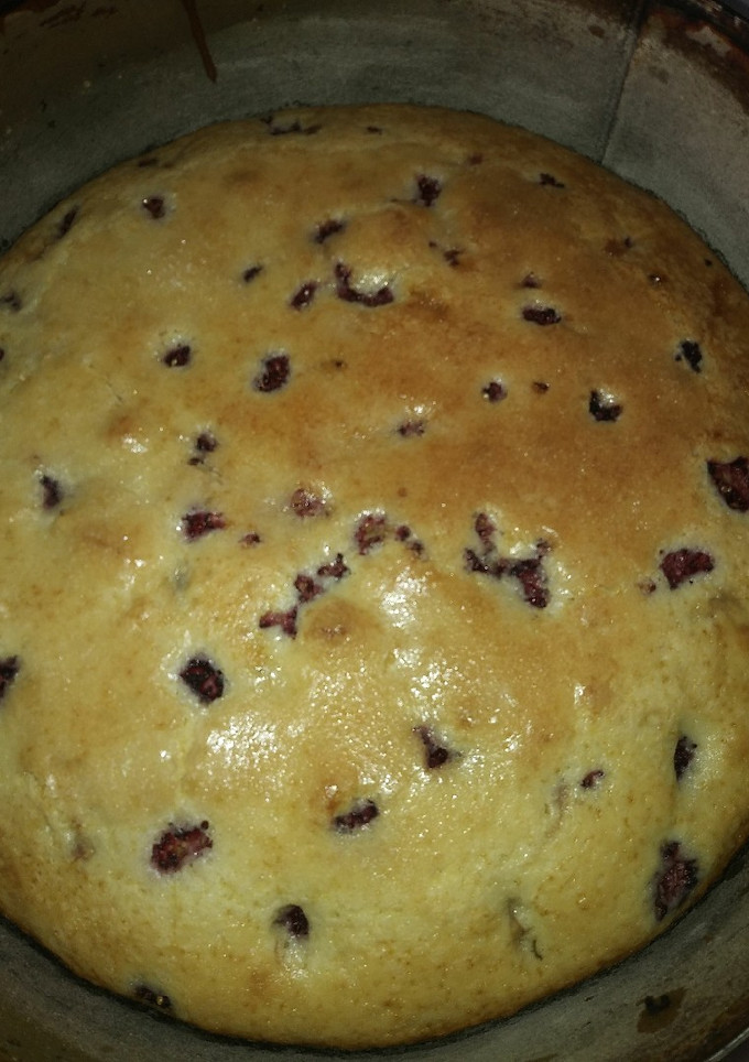 Una foto de Bizcochuelo con moras