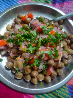 चना चाट (chana chaat recipe in Hindi) रेसिपी मुख्य फोटो