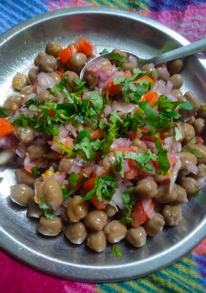 चना चाट (chana chaat recipe in Hindi) रेसिपी मुख्य फोटो