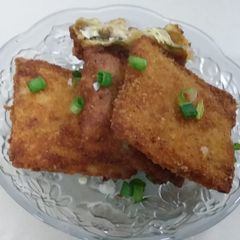 A picture of Cheesy special box patties.