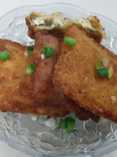 A picture of Cheesy special box patties.