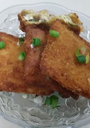 A picture of Cheesy special box patties.