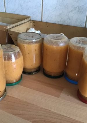 Une photo de Sauce piment semi forte aux piments antillais et oignons