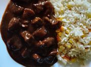 Una foto de cerdo en salsa d pasilla