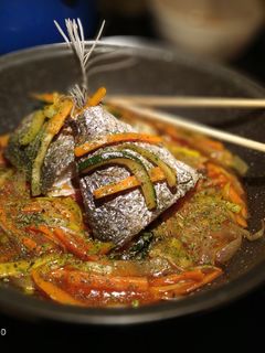 Una foto de Dorada con Verduras Agridulce