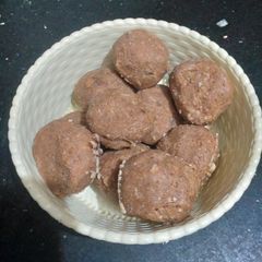 A picture of Aate ki piniya.