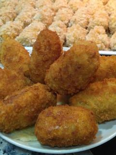 Una foto de Croquetas de jamón estilo Puri López (mi madre)