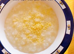 Hình của món Cháo hạt sen phô mai rắc.