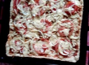Una foto de Masa de pizza rápida y fácil a la Olivia