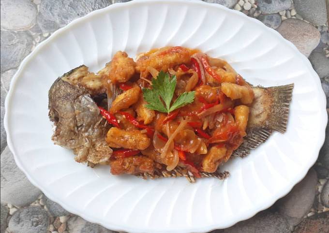Ternyata ini loh! Cara praktis memasak Gurame Krispi Asam Manis  enak
