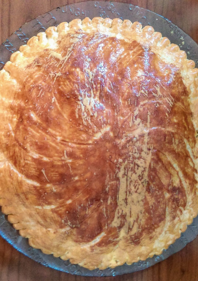 Una foto de Galettes des Rois o Frangipane (Roscón de Reyes francés)