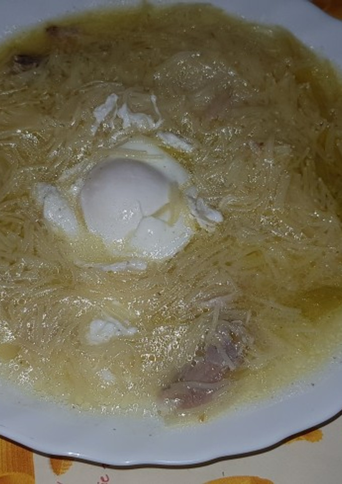 Una foto de Sopa de pollo con fideos