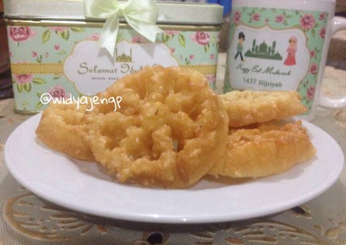 Resep: Kue Kembang Goyang Enak