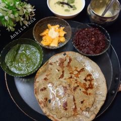 Bajra rotala with chutney and jaggery ghee A picture of Bajra rotala with chutney and jaggery ghee.