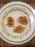 Crostini de salmón con queso