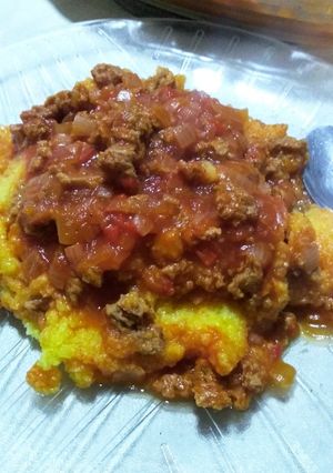 Una foto de Polenta con tuco VEGAN
