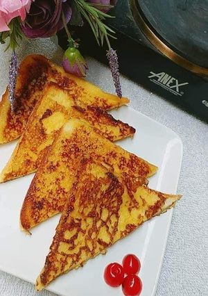 A picture of French toast.