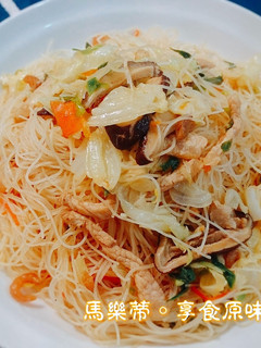 快速上桌料理 [肉絲香菇蔬菜拌炊粉 ] 的食譜成品照片