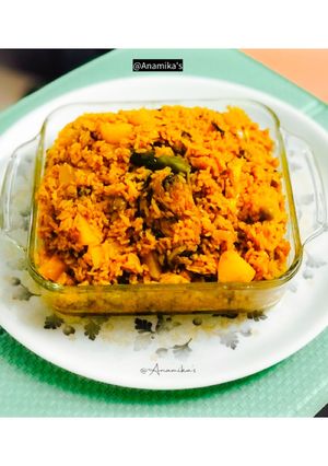 A picture of Muri Ghonto: Bengali Yellow Rice with Fish Head.