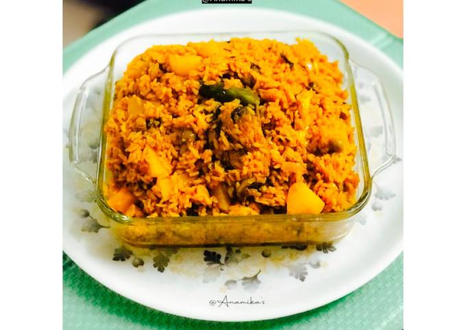 Muri Ghonto: Bengali Yellow Rice with Fish Head