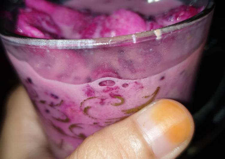 Healthy brekkie (overnight oatmeal dragonfruit)