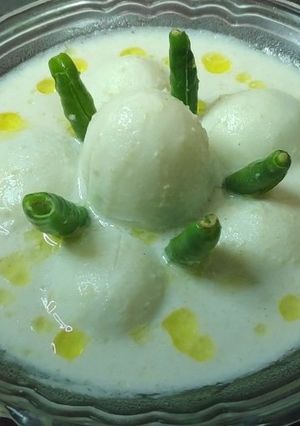 अंड्याचा पांढरा रस्सा (अंडा करी) (anda curry recipe in marathi) रेसिपी चे मुख्य फोटो 