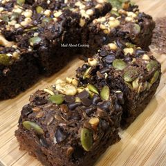 A picture of Nuts Chocolate Brownie.