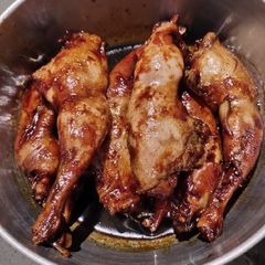 A picture of Stew Quail Legs.