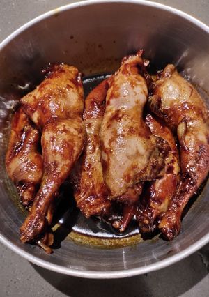 A picture of Stew Quail Legs.