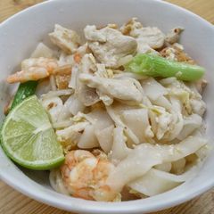 A picture of Shrimp Pad Thai.