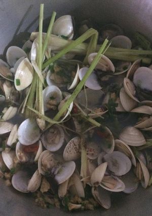 Hình của món Nghêu Hấp Sả Ớt.