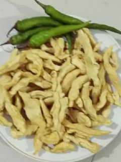 વણેલા ગાંઠીયા (Vanela Ganthiya Recipe In Gujarati) રેસીપી મુખ્ય ફોટો