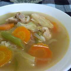 รูปของ Sup ayam spesial ala Bunda Kinan