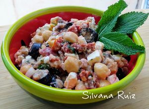 Una foto de 168.🥗Ensalada de garbanzos, tomate seco y anchoas con veganesa🍅