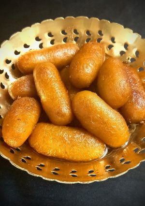 A picture of Shakarkand Gulab Jamun.