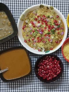 સમોસા ચાટ (Samosa Chaat Recipe In Gujarati) રેસીપી મુખ્ય ફોટો