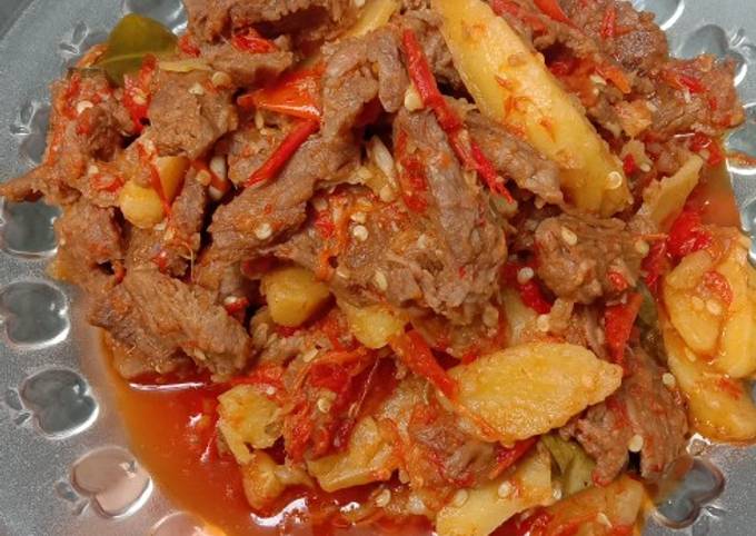 Daging kentang balado