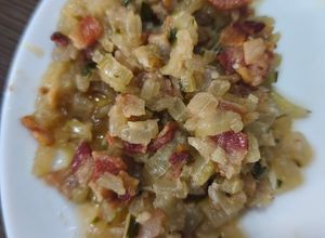 Foto principal de Pencas de acelgas rehogadas con guanciale para guarnición