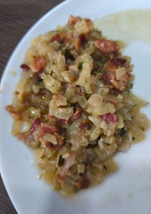 Una foto de Pencas de acelgas rehogadas con guanciale para guarnición