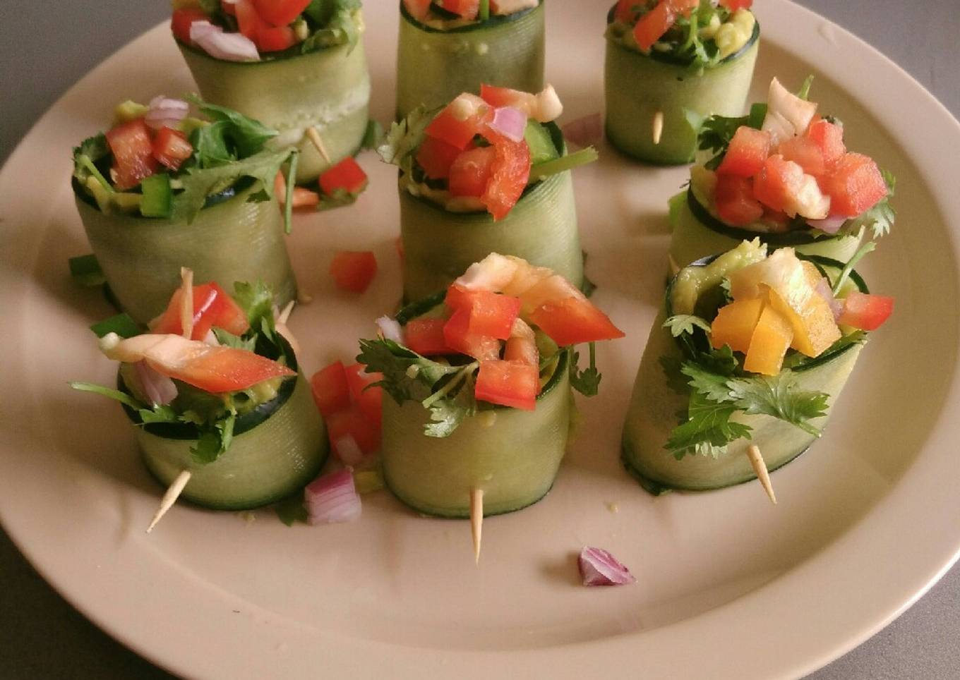Cucumber guacamole Belle pepper rolls