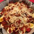 Huevos duros con papas tomate y queso