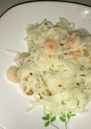 Una foto de Noodles al ajillo y camarones