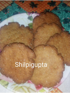 मीठी पूड़ी(meethi poori recipe in hindi) रेसिपी मुख्य फोटो