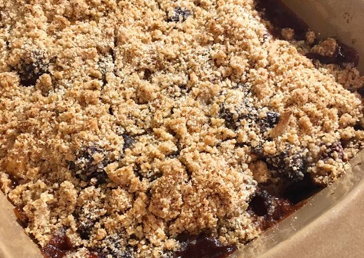 How to Prepare Speedy Apple & Black Cherry Crumble