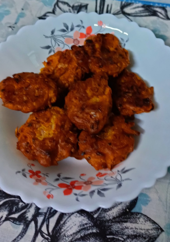 प्याज पकौड़े (Pyaz pakode recipe in hindi) रेसिपी मुख्य फोटो