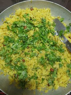 गुजरात बटाटा पोहा (Gujarat batata poha recipe in Hindi) रेसिपी मुख्य फोटो