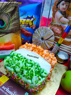 तिरंगा वनीला केक (tiranga vanilla cake recipe in Hindi) रेसिपी मुख्य फोटो