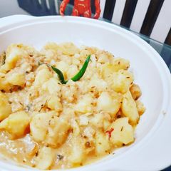 A picture of Dahi wale aloo.